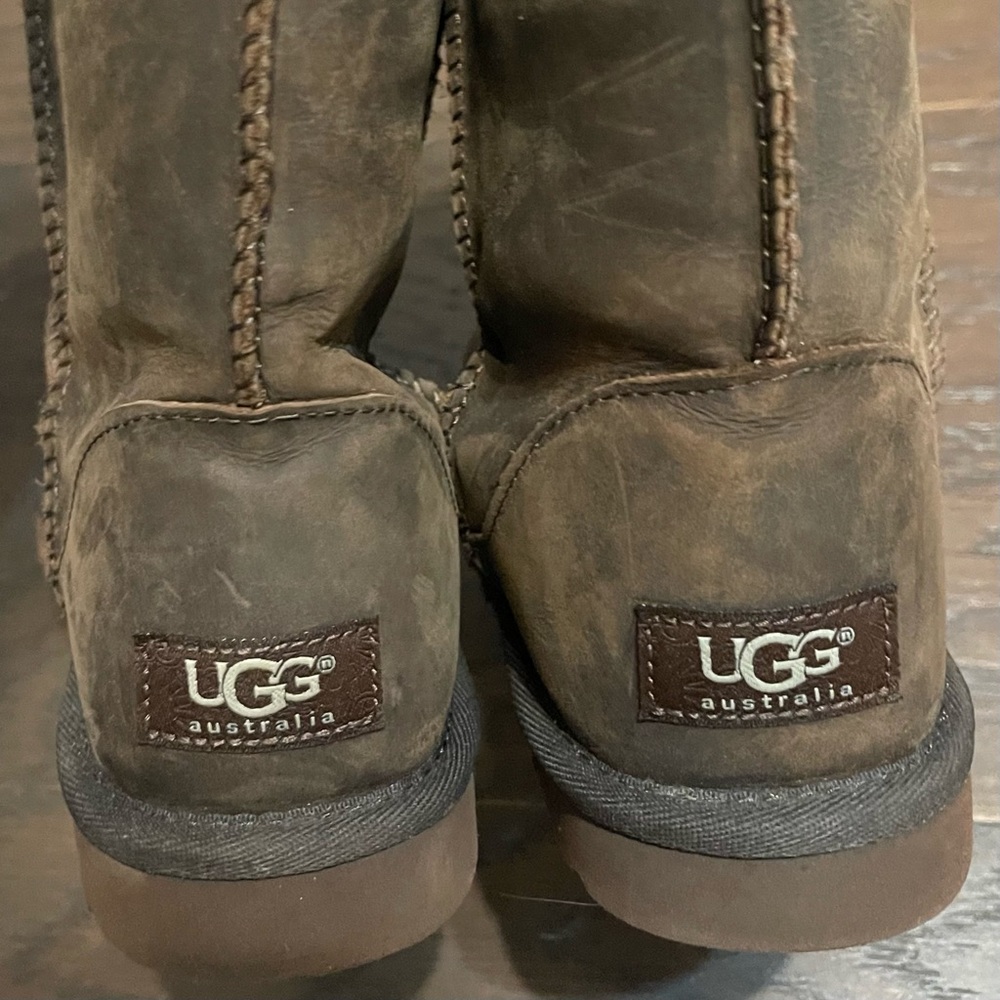 UGGS Size 6 Womens Classic Short Brown Leather Boots Waterproof Shearling Lined